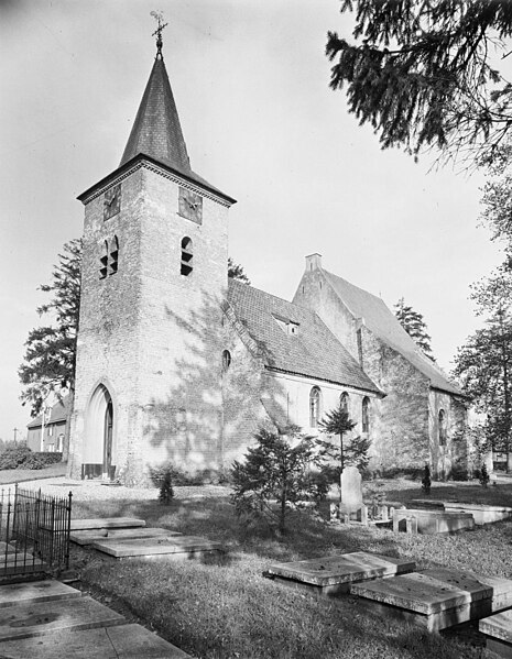 File:Kerk naar het noord-oosten - Valburg - 20237881 - RCE.jpg