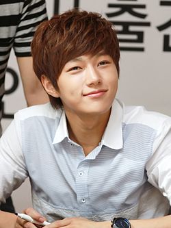 L at L's Bravo Viewtiful Fansigning Event in June 2013