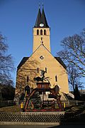 Church (with furnishings), in front of it a war memorial for those who fell in the First World War and a war memorial for those who fell in the Franco-Prussian War of 1870/1871 as well as a memorial to the memory of the Battle of Nations in 1813 next to the church