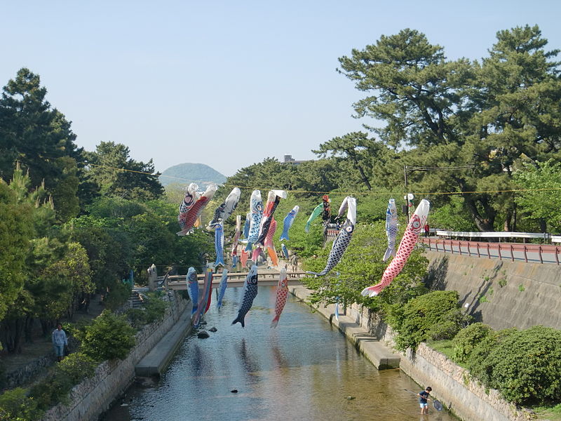 File:Koinobori at Shukugawa 01.JPG