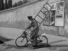 Bicycle Thieves (1948) by Vittorio De Sica Ladri di biciclette - immagine .jpg