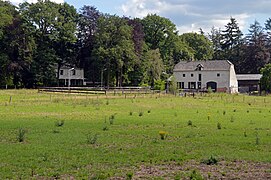 Landhuis Heydepark en boerderij met waterput