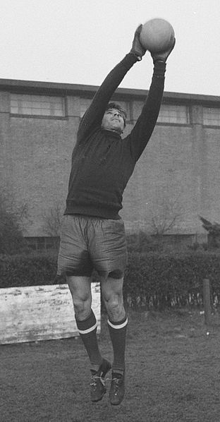 File:Lev Yashin 1960c.jpg