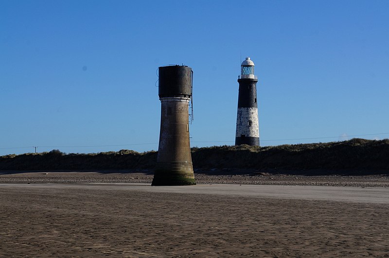 File:Lighthouses at Spurn Point - geograph.org.uk - 3848090.jpg