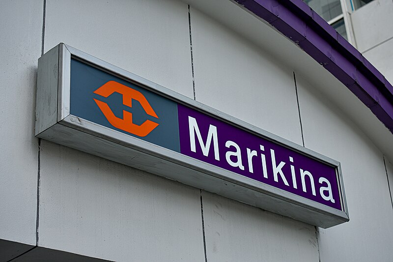File:Line 2 Marikina–Pasig Station platform signage.jpg