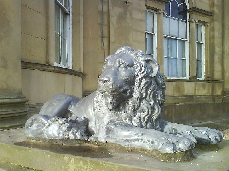 File:Lion at the South Entrance.JPG