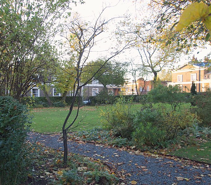 File:Lloyd Square, Islington, London (geograph 3755756).jpg