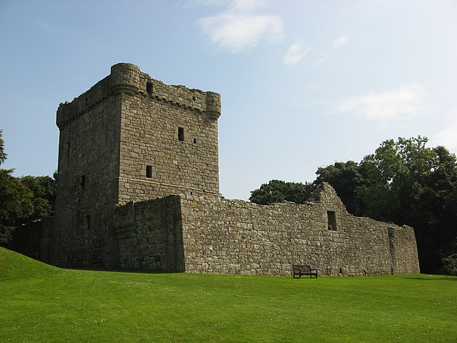 Keep and west wall of the castle