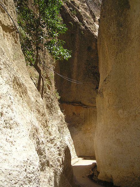 File:Maaloula-Defile.jpg