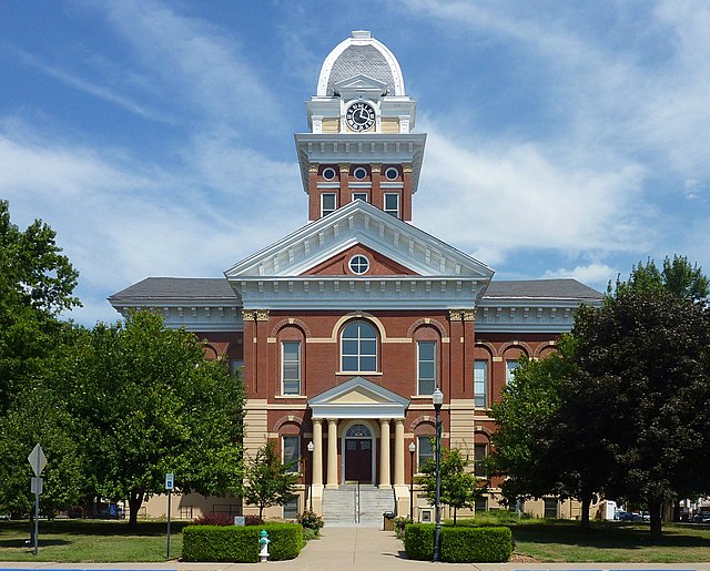 Saline County Courthouse in Marshall