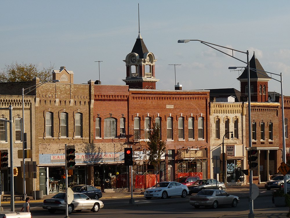 The population of Marshfield in Wisconsin is 19454