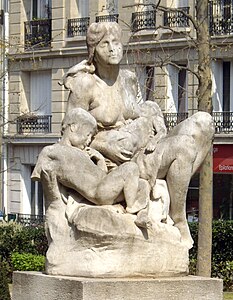 Maternité, Paris, square de la place Adolphe-Chérioux.