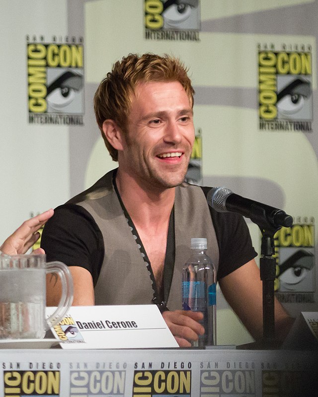 Description de l'image Matt Ryan, Constantine, 2014 Comic Con.jpg.