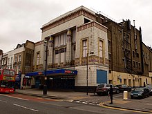 Former Carlton Cinema in 2007, as a Mecca Bingo hall Mecca Bingo Hall - geograph.org.uk - 342028.jpg