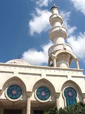 The Mosque of Omar Ibn Al-Khattab in Maicao, Colombia. Mezquita Maicao Colombia Yuri Romero Picon.JPG