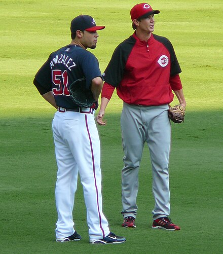 Wells (right) with former Pirates teammate Mike Gonzalez in 2009.