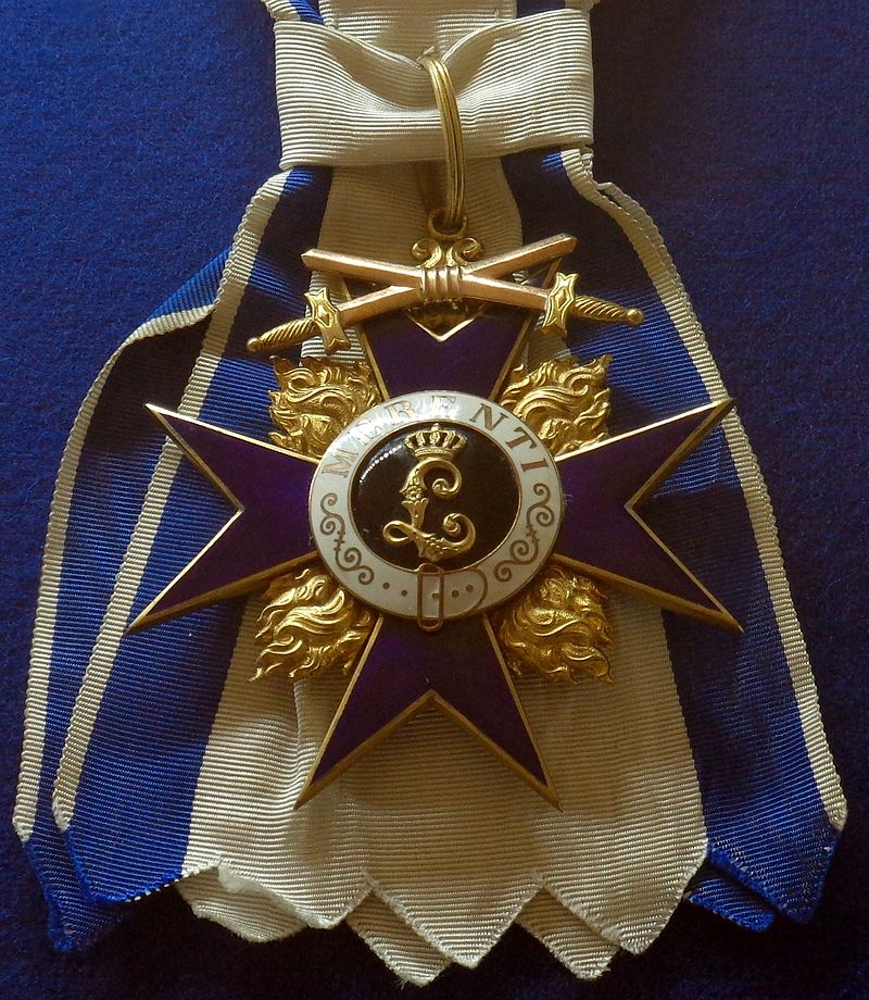 Награды: ордена, медали - Страница 5 800px-Military_Merit_Order_grand_cross_with_swords_badge_%28Bavaria%29_-_Tallinn_Museum_of_Orders