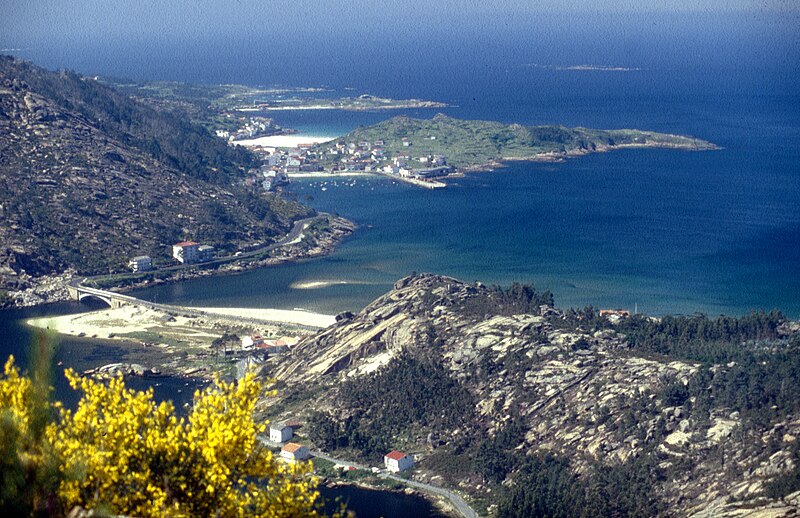 File:Mirador de Ezaro-08-Meerblick-1996-gje.jpg