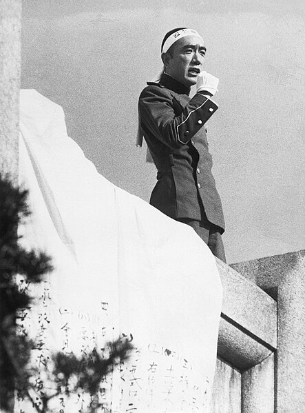 File:Mishima Yukio 1970.jpg