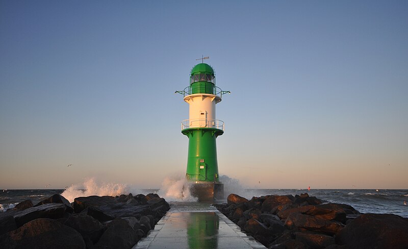 File:Molenfeuer in Warnemünde.jpg