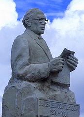 Busto de Luis Alberto Costales