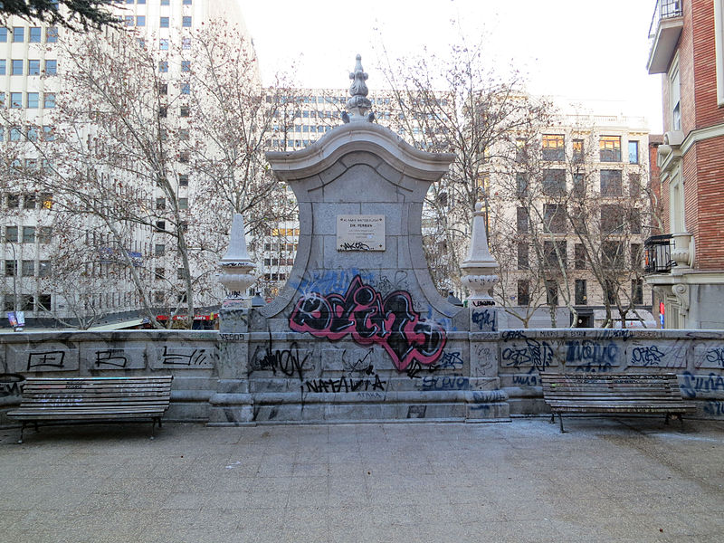 File:Monumento al doctor Ferrán - Escalinata 02.jpg