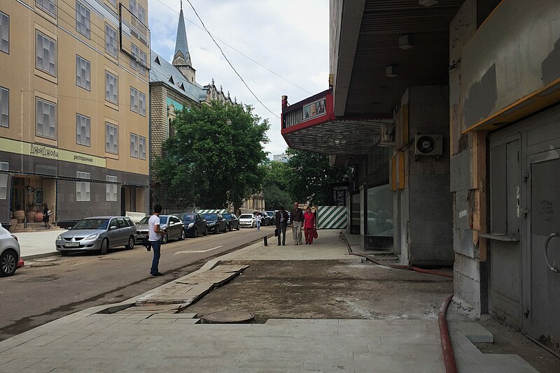 File:Moscow, Nastasyinsky Lane (31419750596).jpg