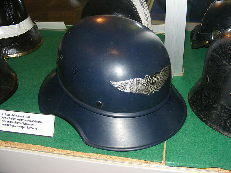 File:NS-Luftschutzhelm um 1944 (DFM).JPG