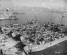 LSTs are loaded in Naples. Nisida, partenza Operazione Dragoon (08.08.1944).jpg