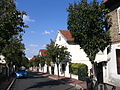 English: A street in Noisiel, Seine-et-Marne, France. Français : Une rue de Noisiel, Seine-et-Marne, France.