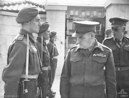 Lieutenant General John Northcott, commander-in-chief of the BCOF, inspects an honour guard of New Zealand troops in Japan, April 1946