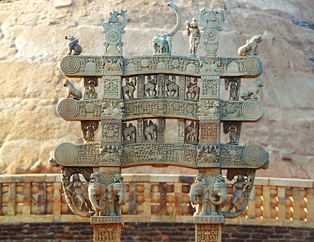 ไฟล์:Northern_Gate,_Sanchi_Stupa_built_in_3rd_century_BC.jpg
