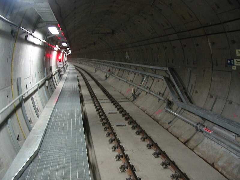 File:OIC transperth esplanade station tunnel.jpg