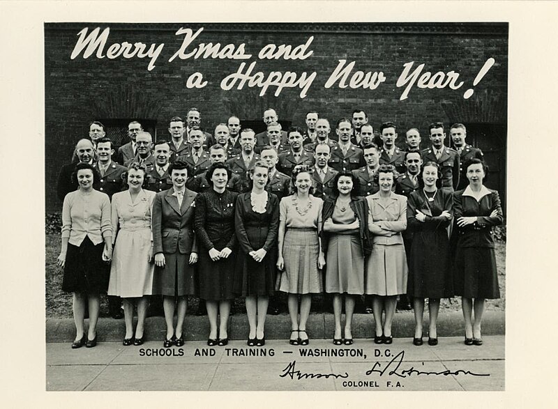 File:OSS Schools and Training Headquarters Staff, 1945 XMAS Card.jpg