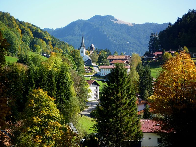 File:Oberstdorf - Sicht von Südwest auf Tiefenbach, Schnippenkopf.jpg