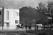 Olzsica utca - Ivan Franko utca sarok, háttérben a vár. Fortepan 78506.jpg
