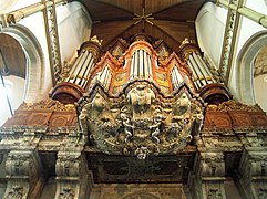 Parte inferior barroca del órgano principal