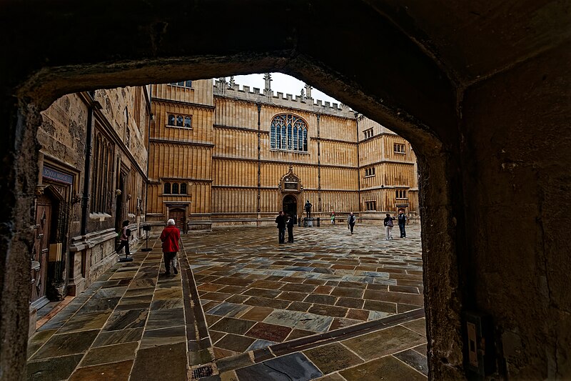 File:Oxford - Bodleian Library 1602 - Bodleian Bookshop 05.jpg