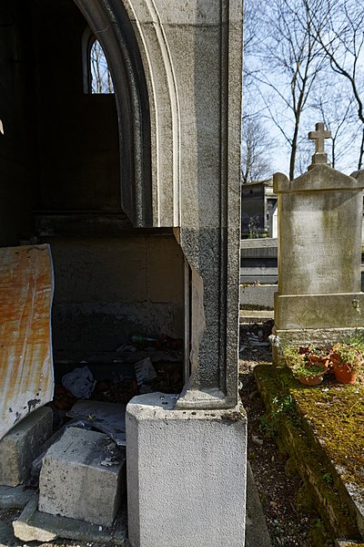 File:Père-Lachaise - Division 21 - Giffard 03.jpg