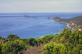 Les îles Sanguinaires et la Parata vues depuis le sentier des crêtes.