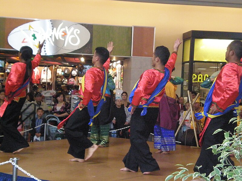 File:Parangal Dance Co. performing Kappa Malong Malong at 14th AF-AFC 01.JPG