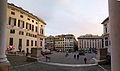 Italiano: Piazza Matteotti a Genova, fotografata dall'ingresso di Palazzo Ducale