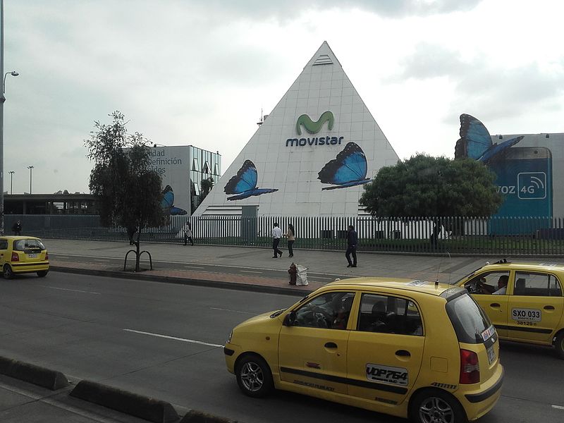 File:Piramide Movistar Btá.jpg