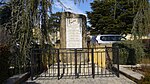 Monument aux morts (commémore : 14-18, 39-45)