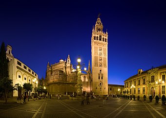 File:Plaza Virgen de los Reyes, Seville, Spain - Sep 2009.jpg (Source: Wikimedia)