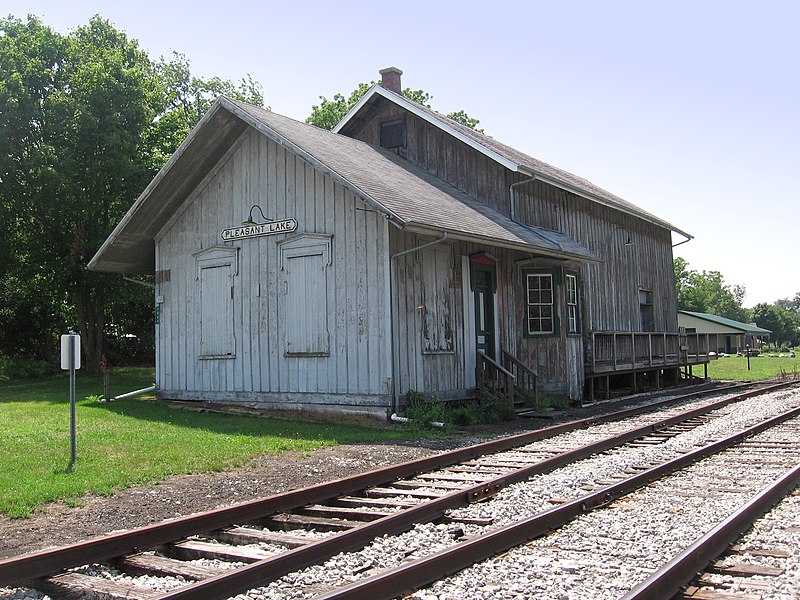 File:Pleasant Lake Station, IN USA 1.jpg