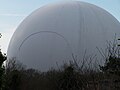 Image de la "gouttière" du radôme (PB1), l'antenne lors de la fin d'exploitation, ne bougeait plus de cette position, la gouttiere déviait l'écoulement d'eau devant l'antenne cornet lors des averses de pluie..