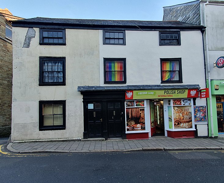 File:Polish shop, 67 and 69 Fore Street, Bodmin, Cornwall - January 2023.jpg