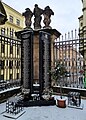 Pomník českým vlastencům, popraveným Němci za podporu parašutistů, účastnících se atentátu na Heydricha a za spojení s nimi, před pravoslavným katedrálním kostelem svatých Cyrila a Metoděje