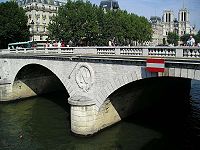 Le pont Saint-Michel, à Paris.